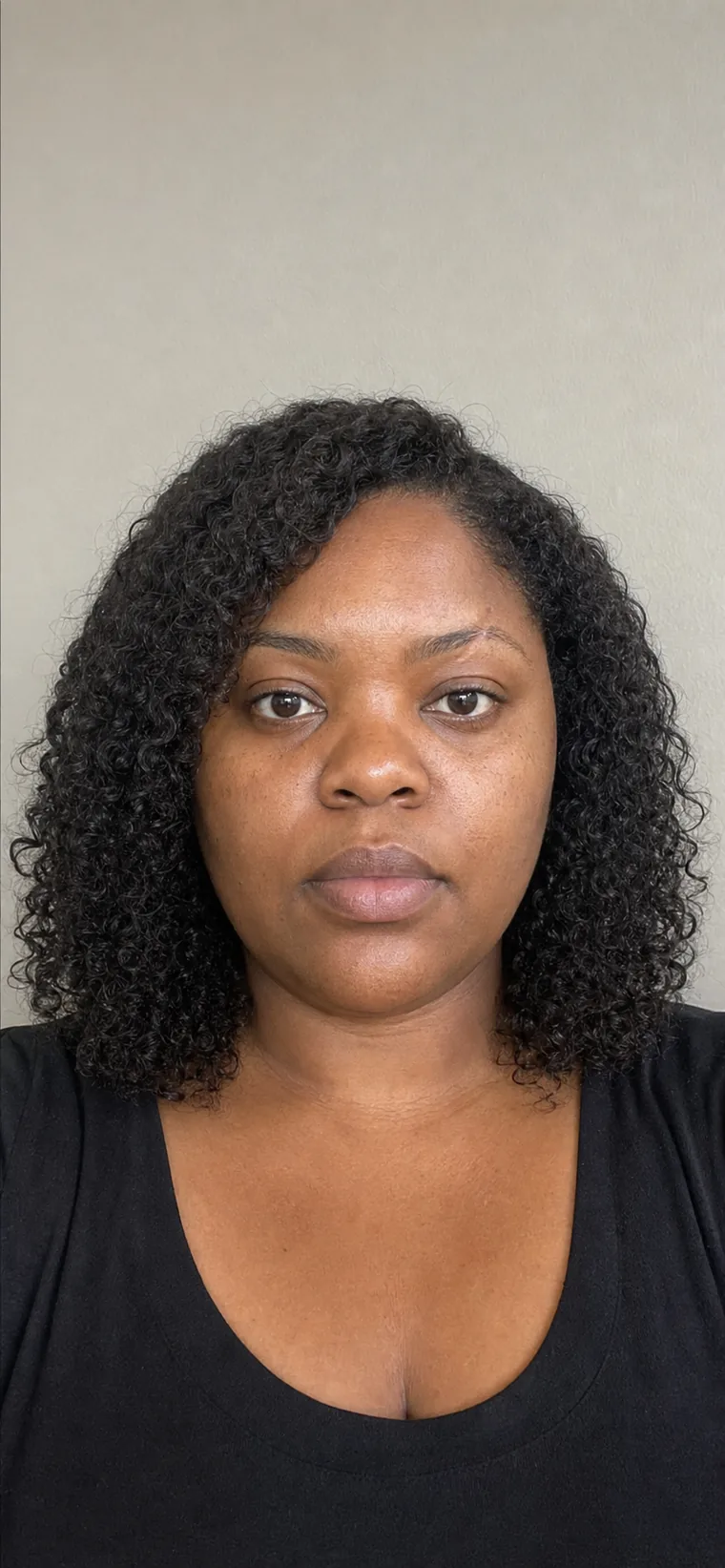 Synthetic source portrait for case 02, a 35-year-old Black woman